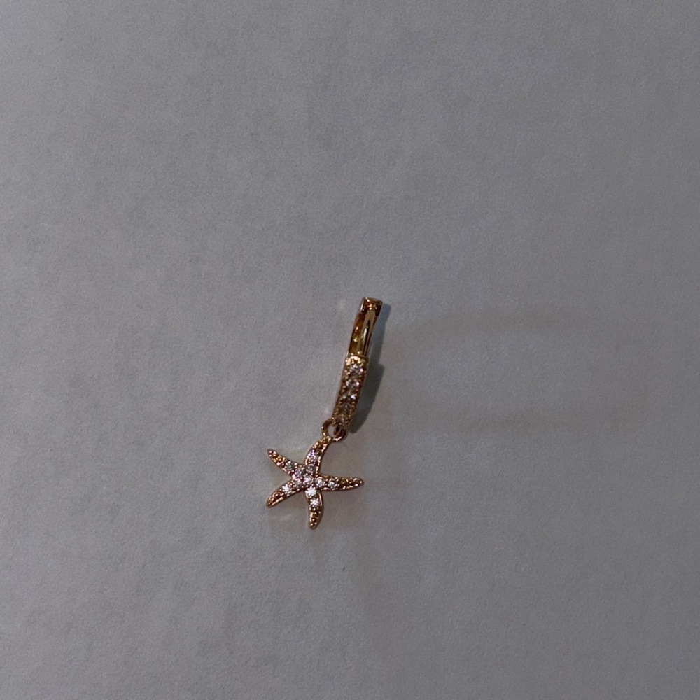 One gold tone starfish earring with pavè gemstone design (this is a single)